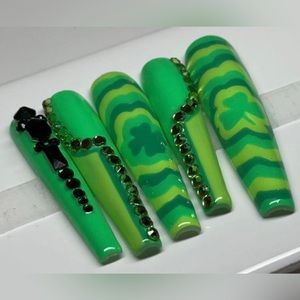 Shamrock press on nail